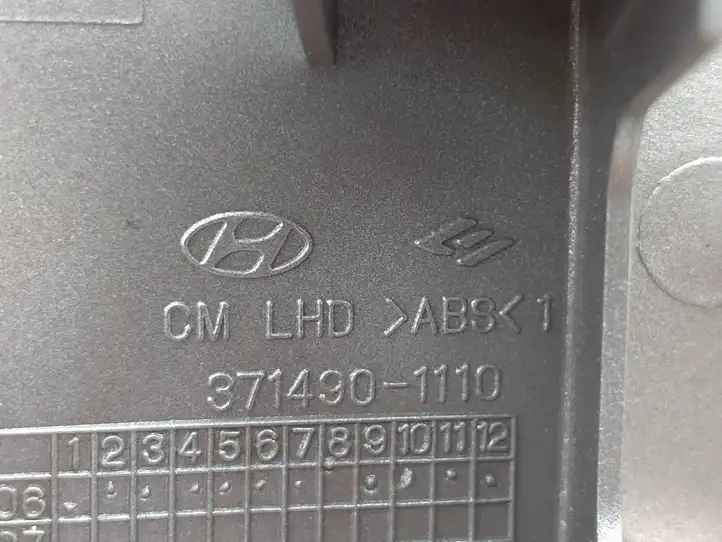Hyundai Santa Fe (2005 - 2009) 3714901110 Прочие детали салона — фото 5
