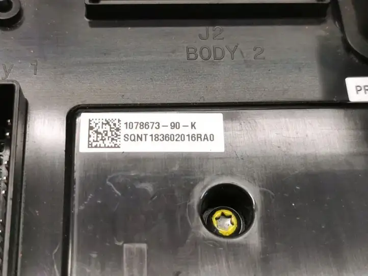 Tesla Model 3 (2017 - 2023) 1078673-90-K Модуль комфорта — фото 4