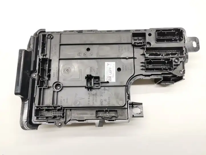 Tesla Model Y (2019 - 2024) 1497847-10-D Модуль комфорта — фото 1