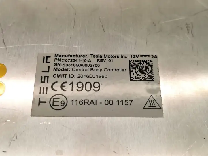 Tesla Model X (2015 - 2021) 1072541-10-A Модуль комфорта — фото 2