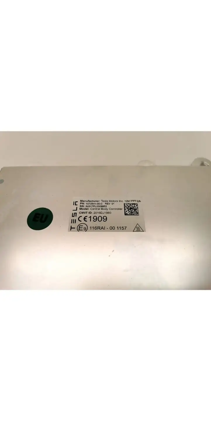 Tesla Model X (2015 - 2021) 1072541-00-C Модуль комфорта — фото 2