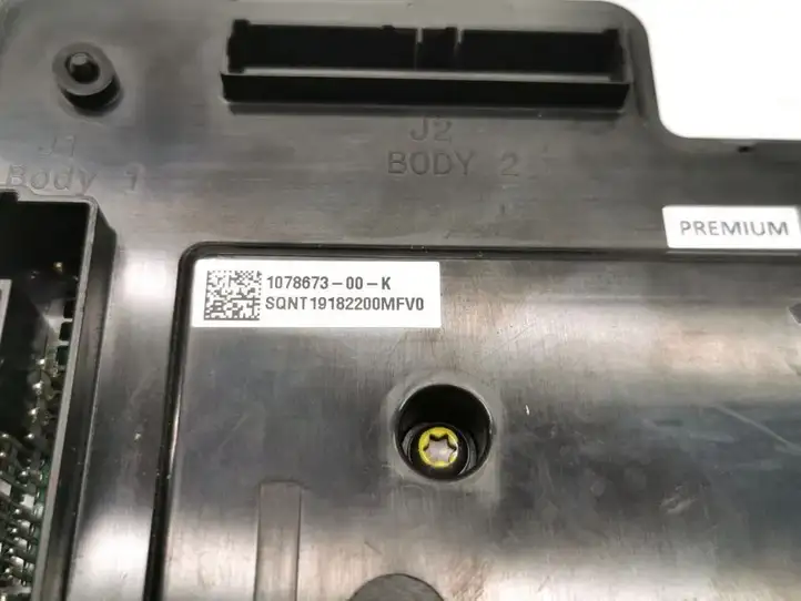 Tesla Model 3 (2017 - 2023) 1078673-00-K Модуль комфорта — фото 3
