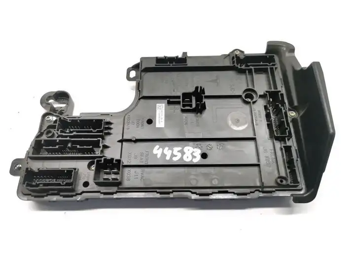 Tesla Model 3 (2017 - 2023) 1567455-00-B Модуль комфорта — фото 3