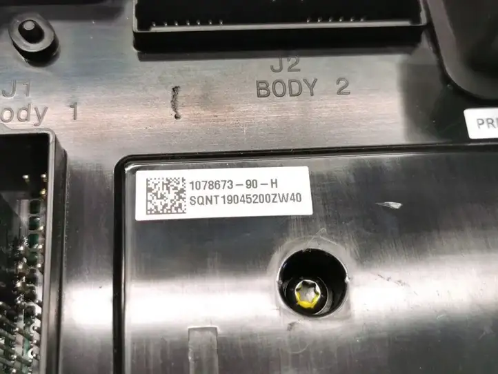 Tesla Model 3 (2017 - 2023) 1078673-90-H Модуль комфорта — фото 2