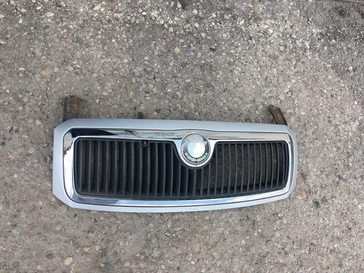 Skoda Fabia Mk1 (6Y) (1999 - 2007) 6Y0853668B Верхняя решетка радиатора — фото 1
