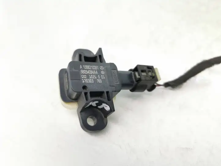 Mercedes-Benz GLE W166/C292 (2015 - 2019)  A1668210351 Датчик удара надувных подушек