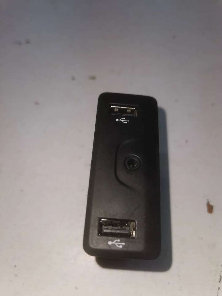 280236599R Renault Megane IV USB jungtis