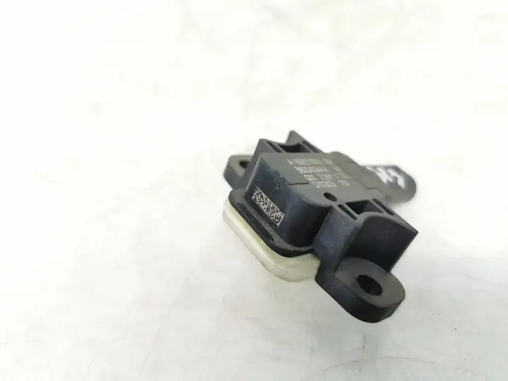 Mercedes-Benz GLE W166/C292 (2015 - 2019)  A1668210351 Датчик удара надувных подушек