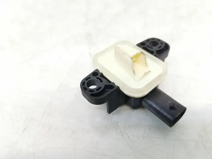 Mercedes-Benz GLE W166/C292 (2015 - 2019)  A1668210351 Датчик удара надувных подушек