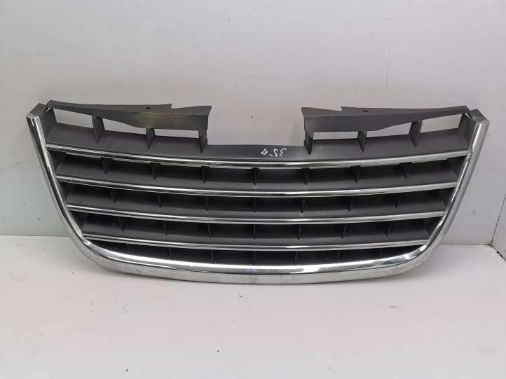 Chrysler Voyager (2007 - 2010)  05113127AA Верхняя решётка
