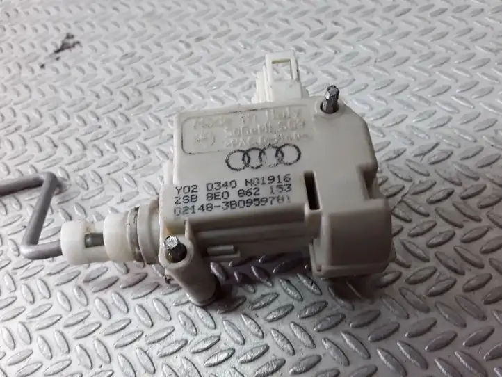 Audi A4 S4 B6 8E 8H (2000 - 2006) 8E0862153 Замок крышки топливного бака — фото 2
