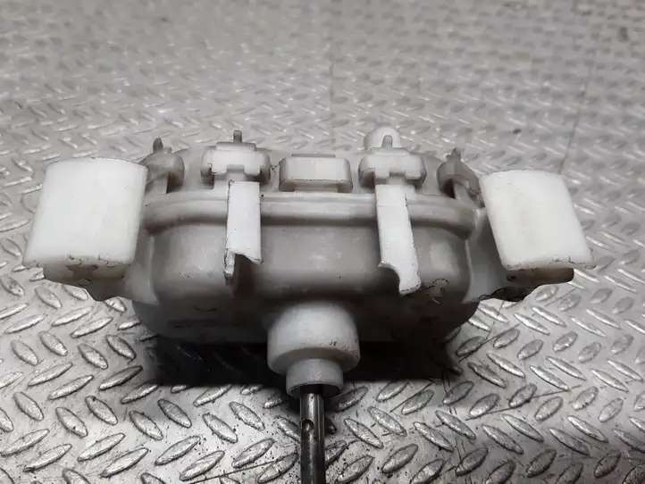Audi A3/S3 8L (2000 - 2003) 8L0862153 Замок крышки топливного бака — фото 2