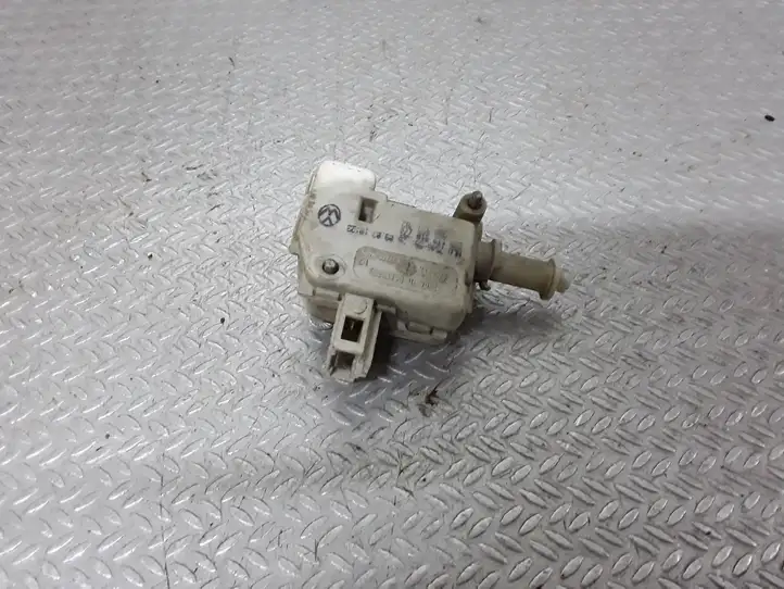 Volkswagen Touran I (2003 - 2010) 1T0810773 Замок крышки топливного бака — фото 1