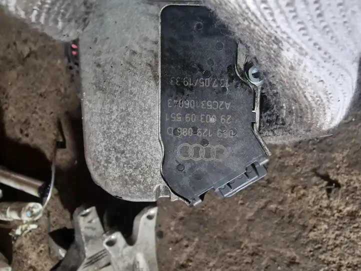 Audi A8 S8 D3 4E (2005 - 2007) 059129860D Дроссельная заслонка — фото 2
