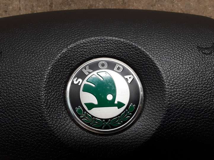 Skoda Octavia Mk2 (1Z) (2004 - 2013)  1Z0880201N Подушка безопастности руля