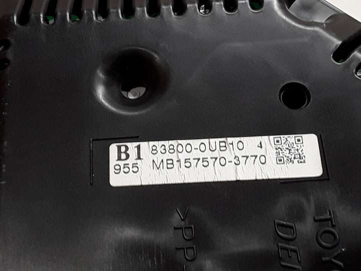 Toyota Yaris (2014 - 2019)  838000UB10 Спидометр (приборный щиток)