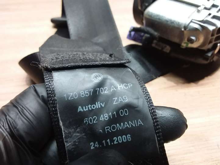 Skoda Octavia Mk2 (1Z) (2004 - 2013)  1Z0857702A Передний ремень безопасности