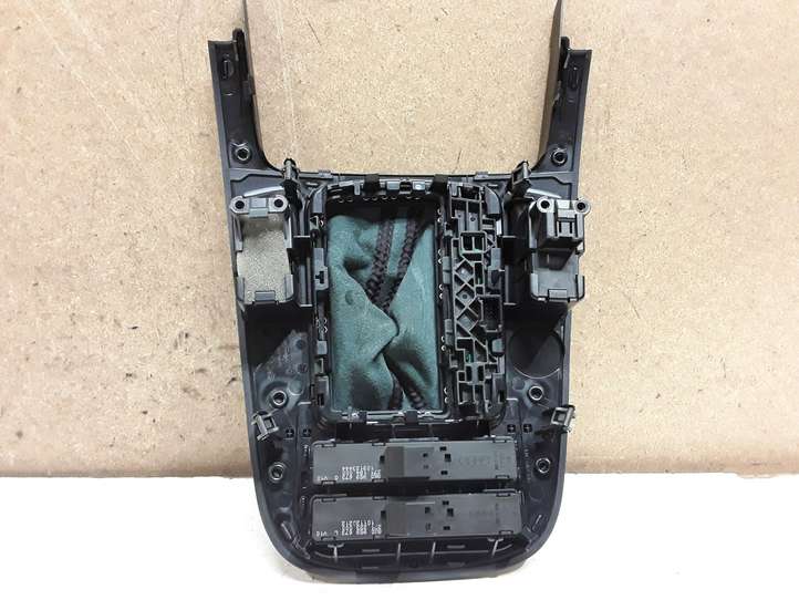 Audi A4 (2011 - 2015)  8K0864261F Рамка рычага переключения передач