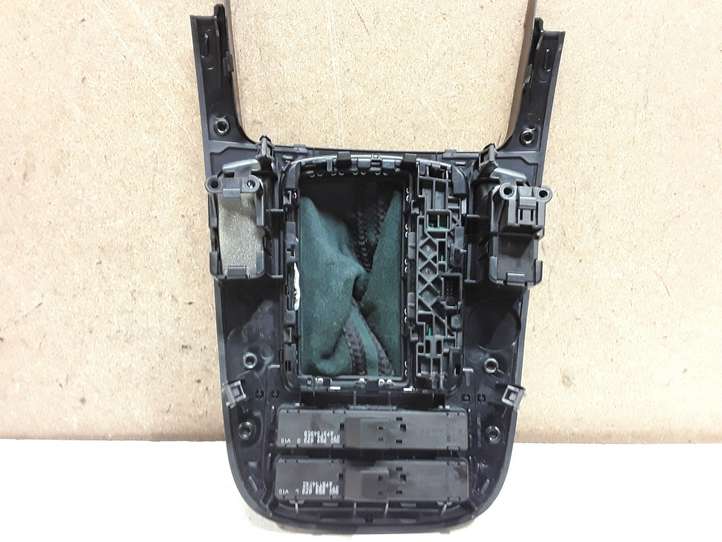 Audi A4 (2011 - 2015)  8K0864261F Рамка рычага переключения передач