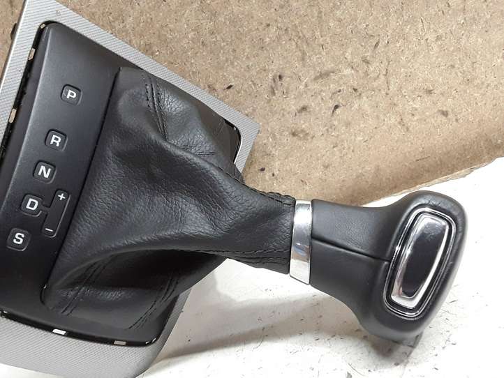 Skoda Octavia Mk2 (1Z) (2004 - 2013)  1Z1713203D Отделка рычага переключения передач (кожа, головка)