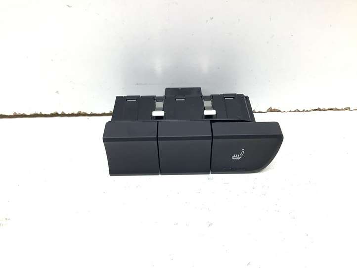 Audi A1 (2010 - 2014)  8X0959674A Включатель обогрева