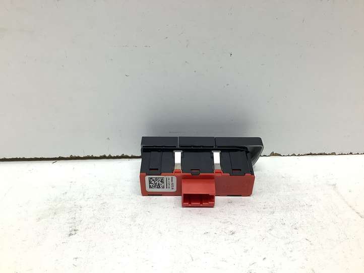 Audi A1 (2010 - 2014)  8X0959673A Включатель обогрева