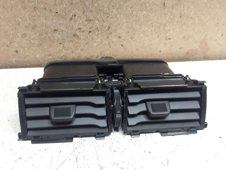 Toyota Verso (2012 - 2015)  5567052060 Центральный дефлектор