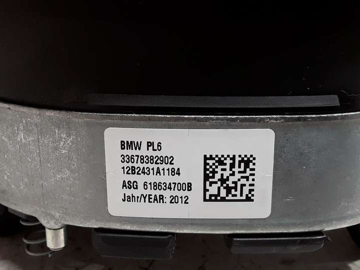 BMW 5 F10 F11 (2009 - 2016)  8382902 Подушка безопастности руля