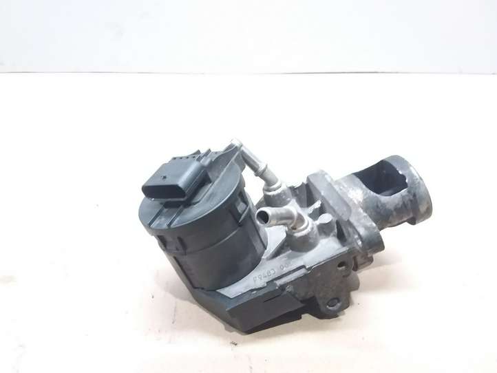 BMW 5 F10 F11 (2009 - 2016)  7810871 Клапан EGR