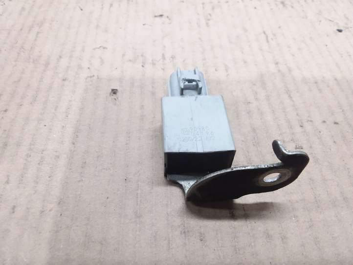 Toyota Auris 150 (2006 - 2012)  9098004196 Другое реле