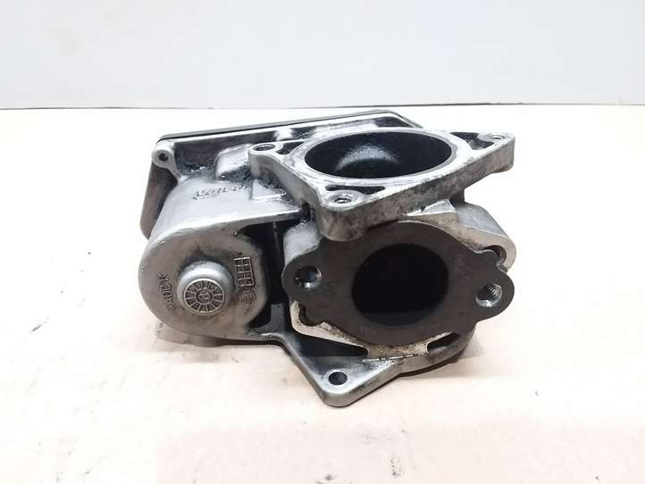 Volkswagen PASSAT B6 (2005 - 2010)  03L131501E Клапан EGR