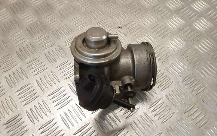 Volkswagen Touareg I (2002 - 2010)  070128070C Клапан EGR