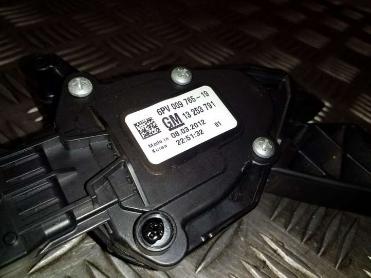 Chevrolet Orlando (2010 - 2015)  13253791 Педаль акселератора