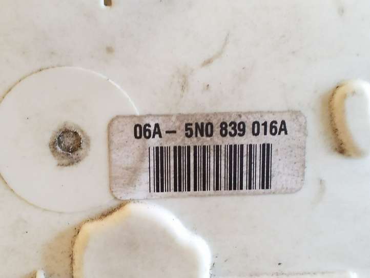 Volkswagen Tiguan (2007 - 2011)  5N0839016A Замок задней двери