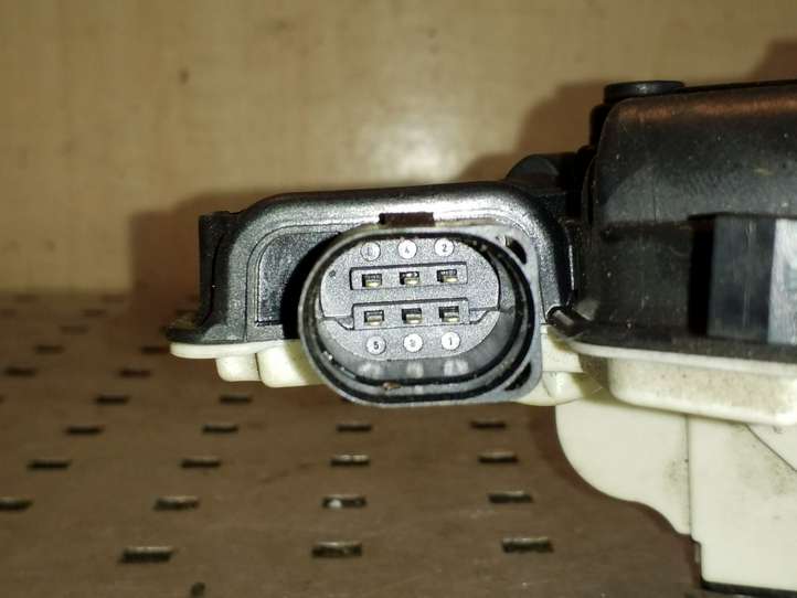 Volkswagen Tiguan (2007 - 2011)  5N0839016A Замок задней двери