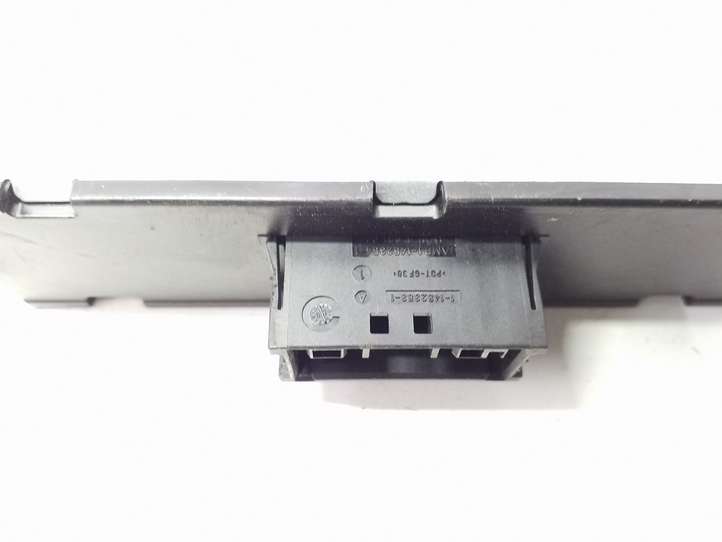 BMW 1 E81 E87 (2004 - 2011)  8ES00947920 Блок управления коробки передач