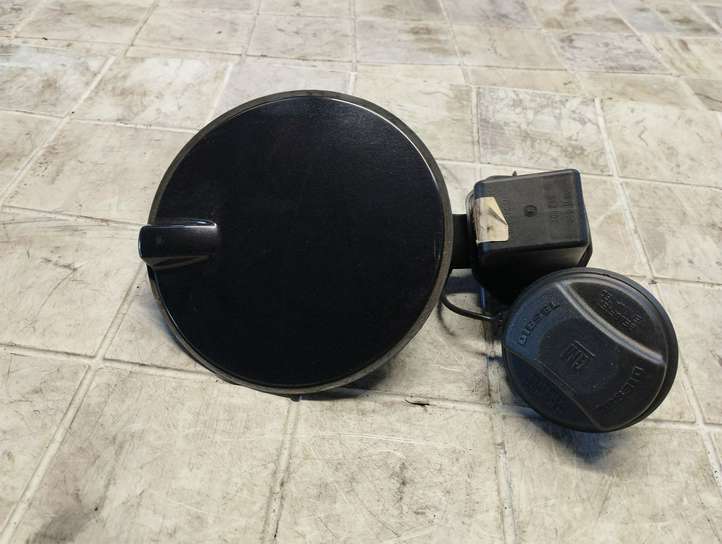 Opel Astra (2004 - 2009)  13111597 Крышка топливного бака