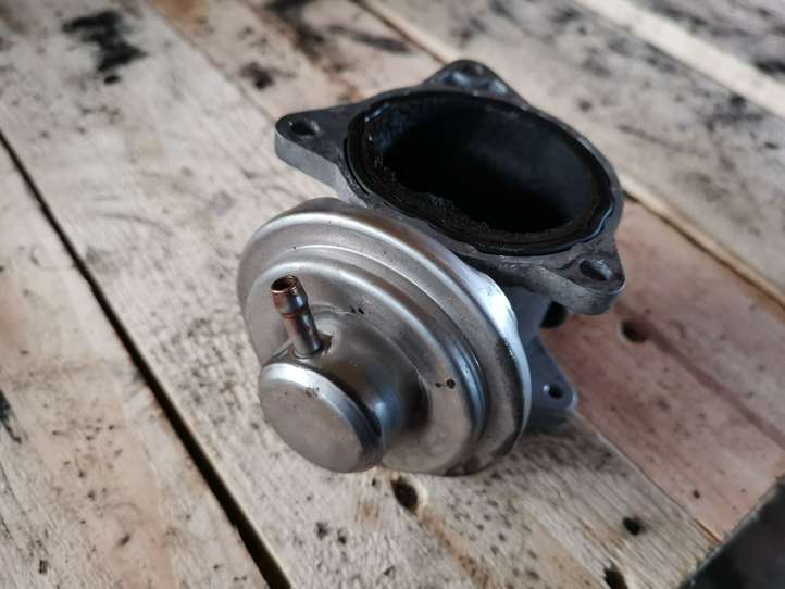Volkswagen Touran I (2003 - 2010)  038129637D Клапан EGR