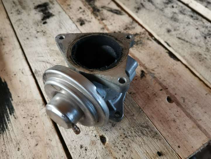Volkswagen Touran I (2003 - 2010)  038129637D Клапан EGR