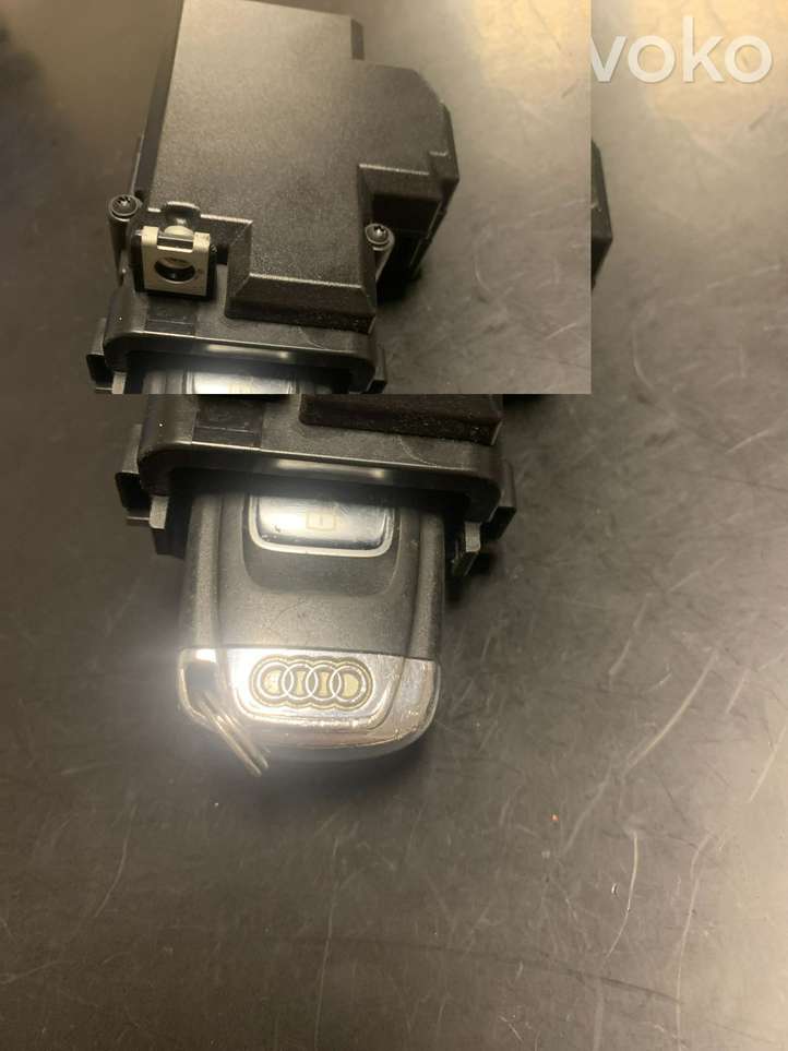 Audi A4 (2007 - 2011)  8K0909131C Замок зажигания
