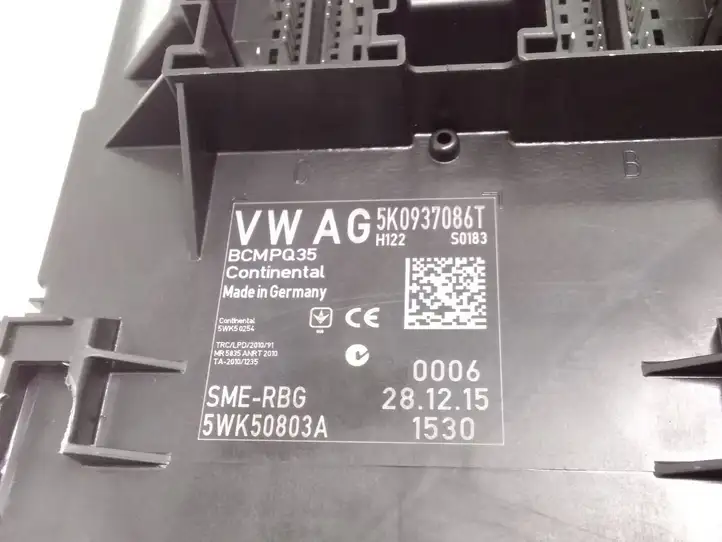 Volkswagen Tiguan (2011 - 2016) 5K0937086T Модуль комфорта — фото 3