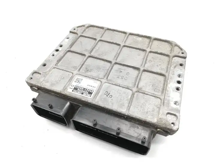 Toyota Avensis T270 (2009 - 2012)  8966105D30 Блок управления двигателя