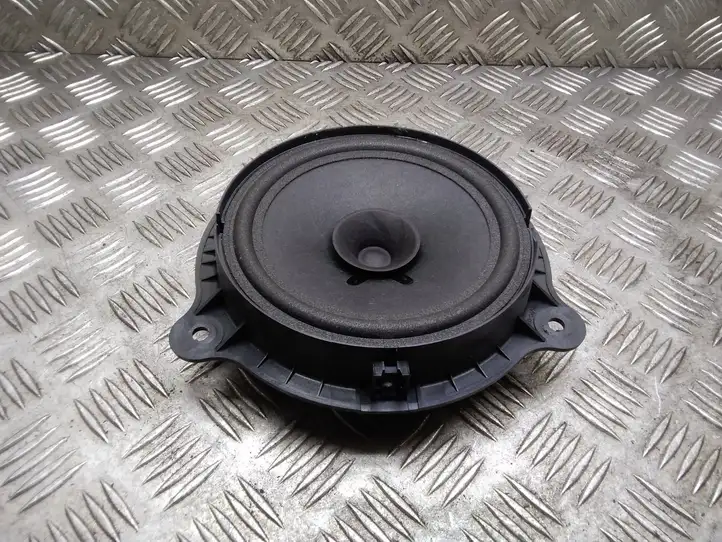 Nissan Qashqai (2010 - 2013) Динамики передних дверей — фото 1