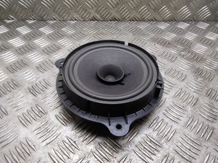 Nissan Qashqai (2010 - 2013) Динамики задних дверей — фото 1