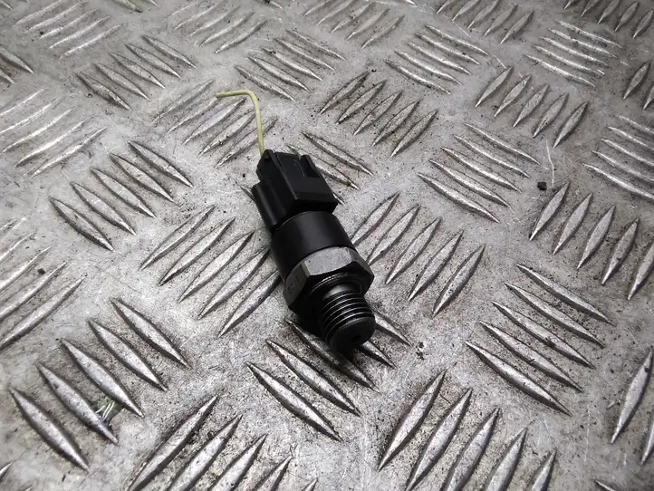 Nissan Qashqai (2010 - 2013) 8200970474 Датчик давления масла двигателя — фото 1