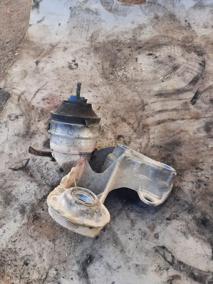 Volkswagen PASSAT B5.5 (2001 - 2005) 8E0199352F Другая часть передней подвески — фото 1
