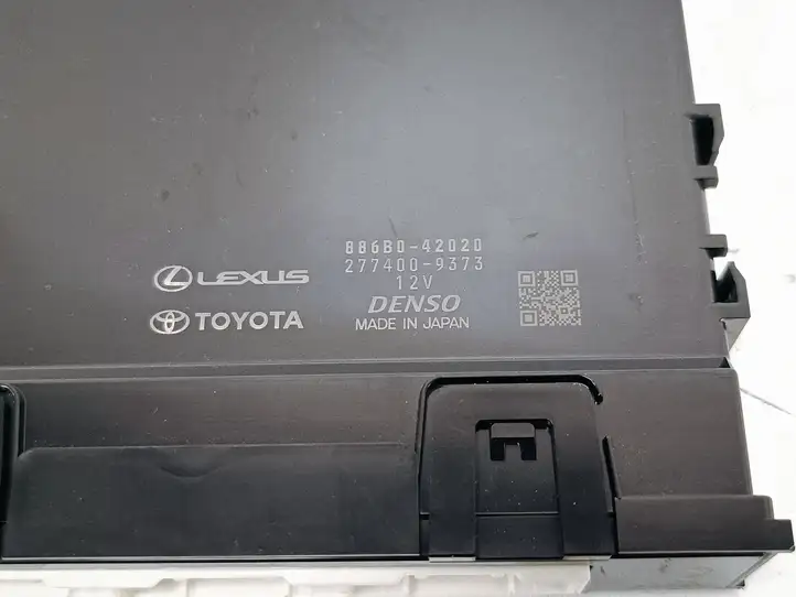 Toyota bZ4X (2021 - ) 886B042020 Модуль управления кондиционером — фото 4