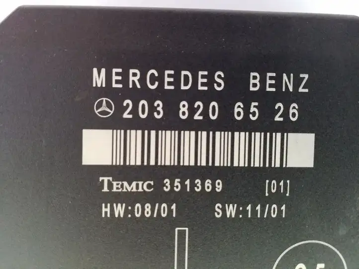 Mercedes-Benz C W203 (2000 - 2007) 2038206526 Блок управления дверью — фото 3
