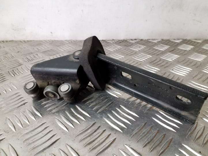 Opel Vivaro (2001 - 2006)  311973E Средняя направляющая ролика / средний шарнир