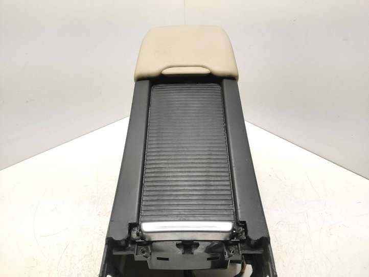 Volvo S60 (2010 - 2013)  30791394 Подлокотник